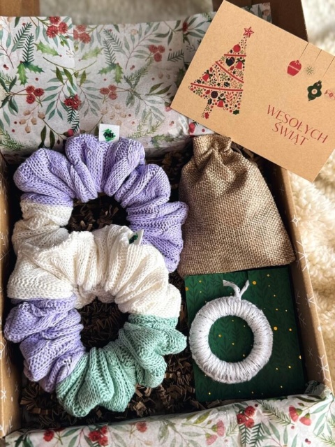 Box Prezentowy - Scrunchie maxi WHITE Sweater