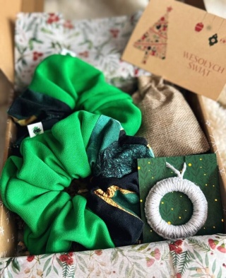 Box Prezentowy - Scrunchie maxi Abstract GREEN