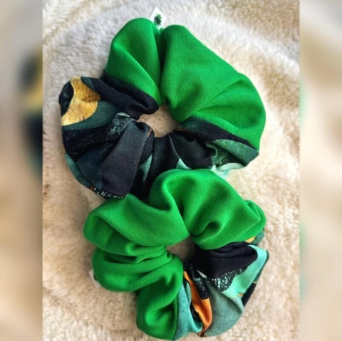 Box Prezentowy - Scrunchie maxi Abstract GREEN